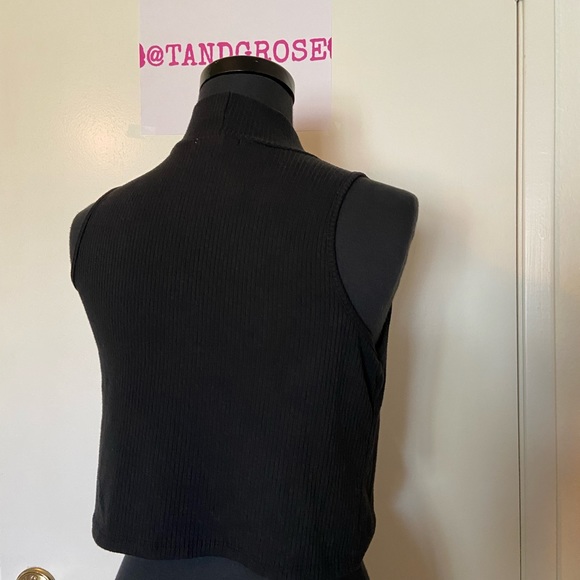 Turtleneck Cutout Ribbed Crop Top - Picture 5 of 6